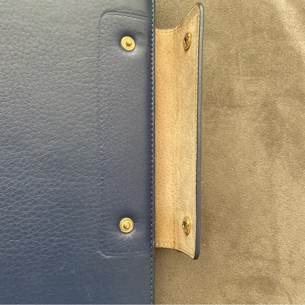 Tory Burch leather ipad case (fits 2,3 and 4) - Picture 7 of 11